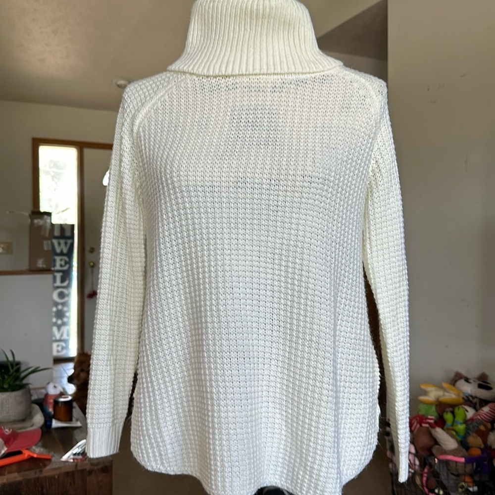 Adorable turtleneck knit sweater